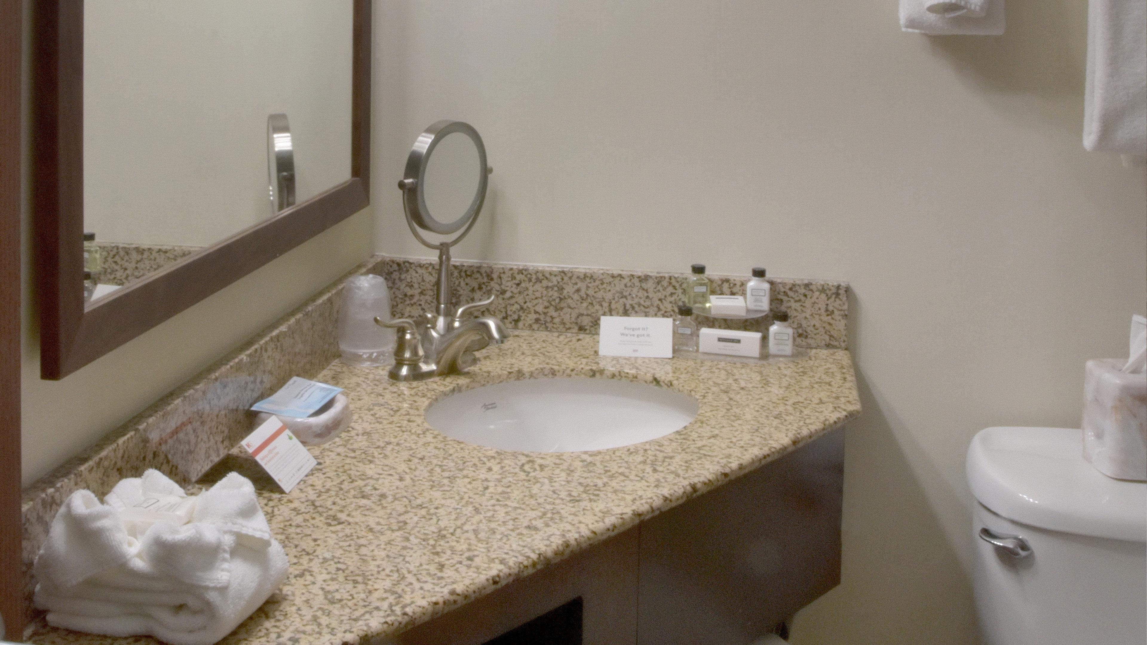 Crowne Plaza Cleveland Airport By Ihg Hotel Middleburg Heights Exterior photo