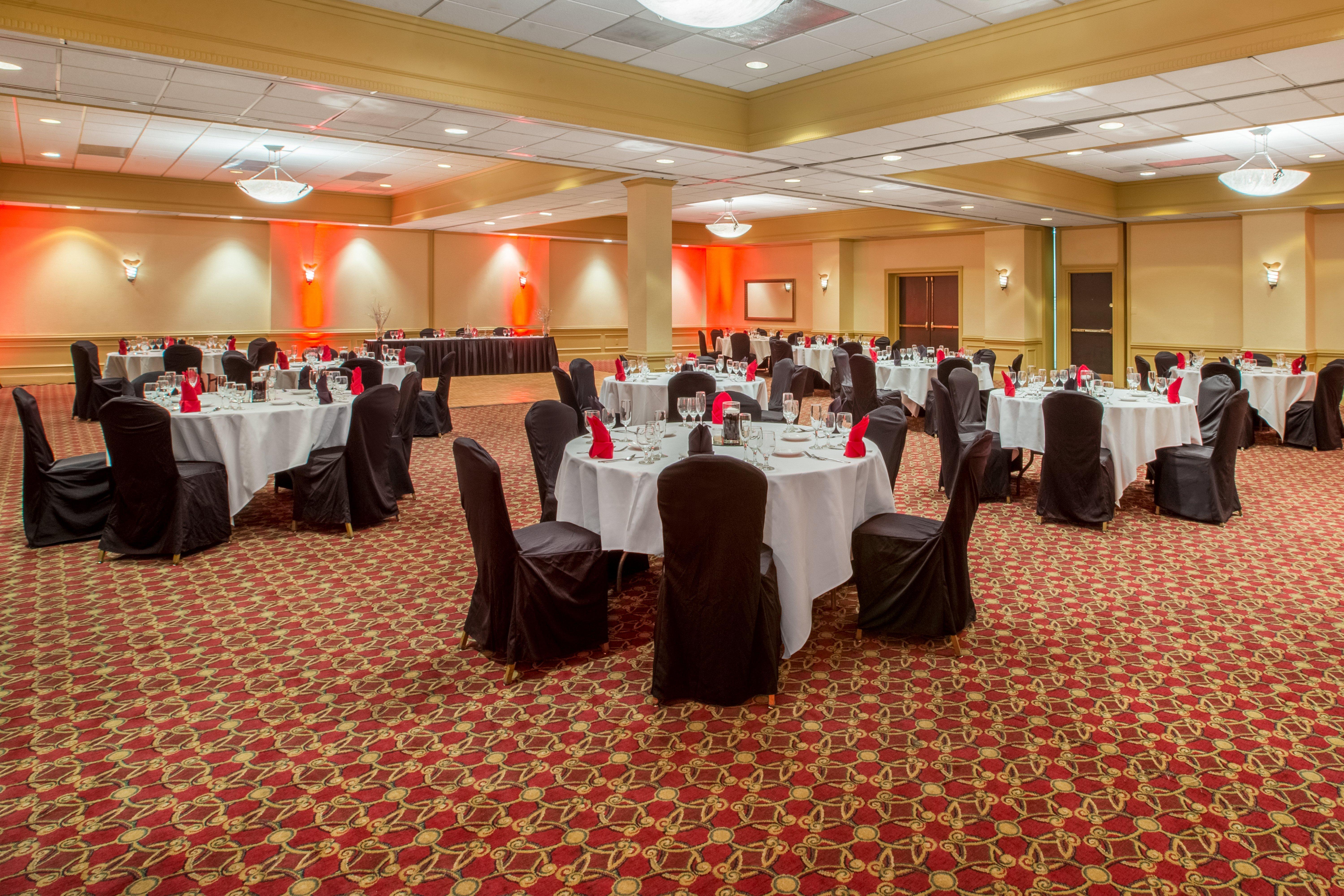 Crowne Plaza Cleveland Airport By Ihg Hotel Middleburg Heights Exterior photo