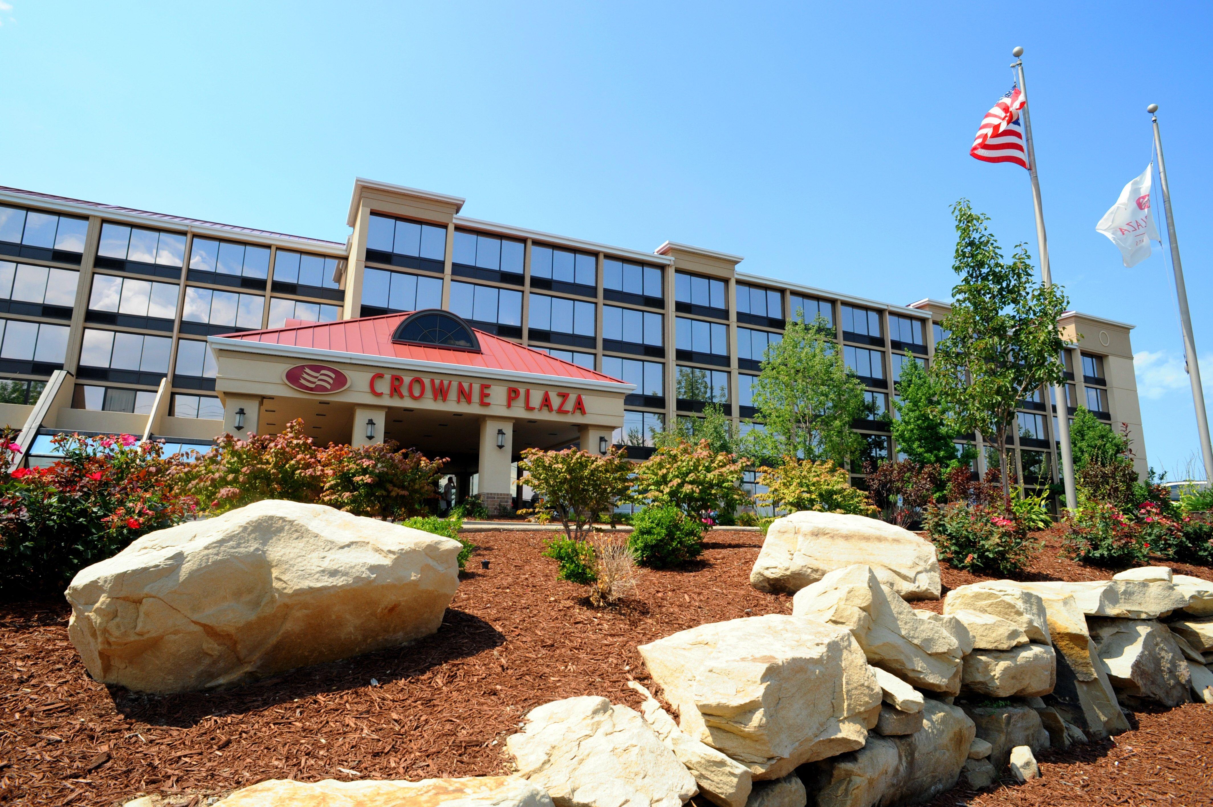 Crowne Plaza Cleveland Airport By Ihg Hotel Middleburg Heights Exterior photo