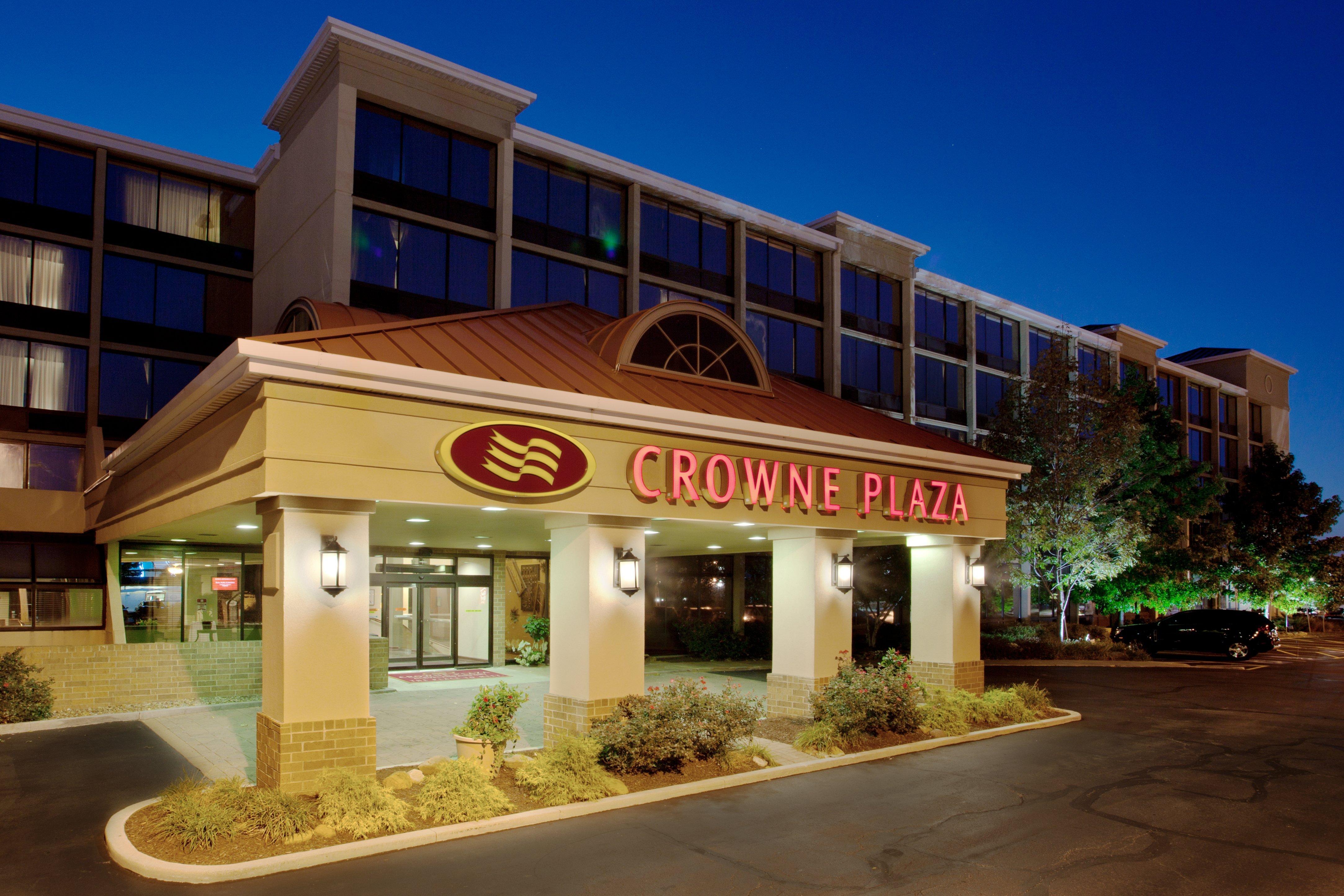 Crowne Plaza Cleveland Airport By Ihg Hotel Middleburg Heights Exterior photo