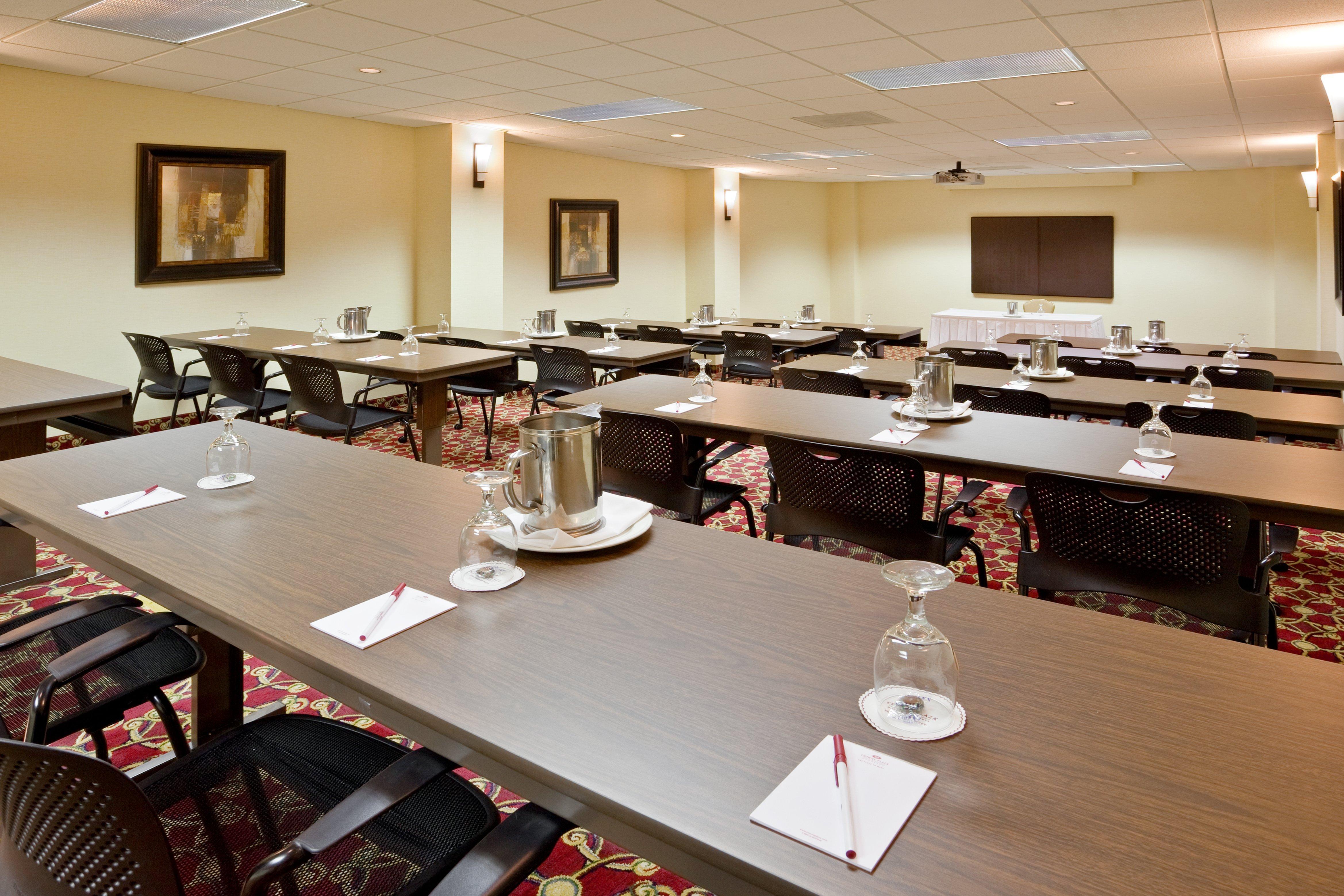 Crowne Plaza Cleveland Airport By Ihg Hotel Middleburg Heights Exterior photo