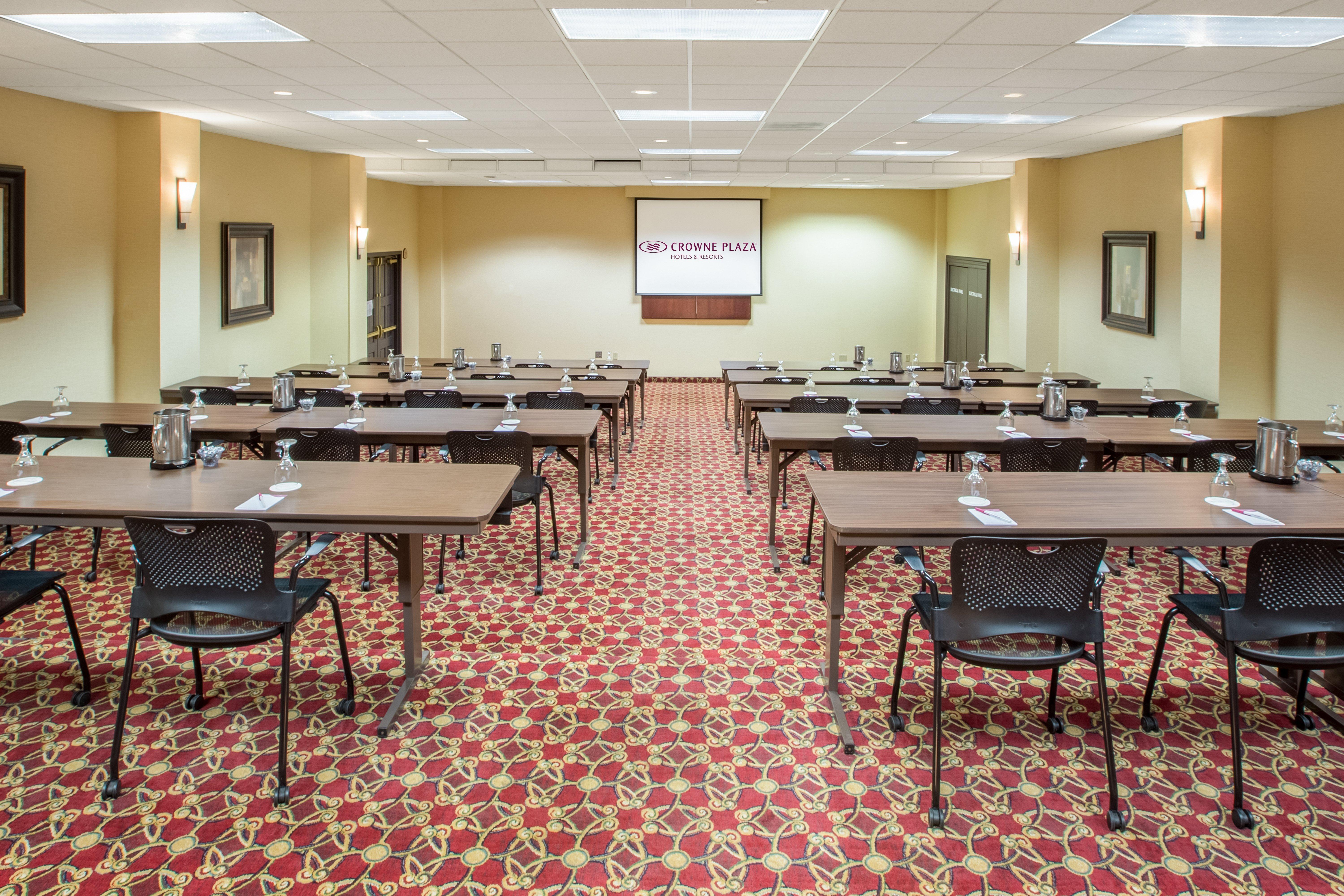 Crowne Plaza Cleveland Airport By Ihg Hotel Middleburg Heights Exterior photo