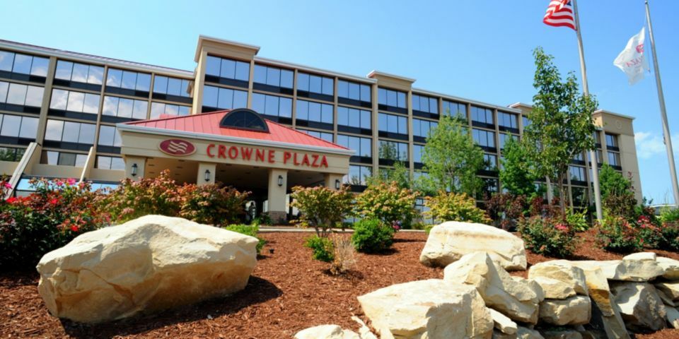 Crowne Plaza Cleveland Airport By Ihg Hotel Middleburg Heights Exterior photo