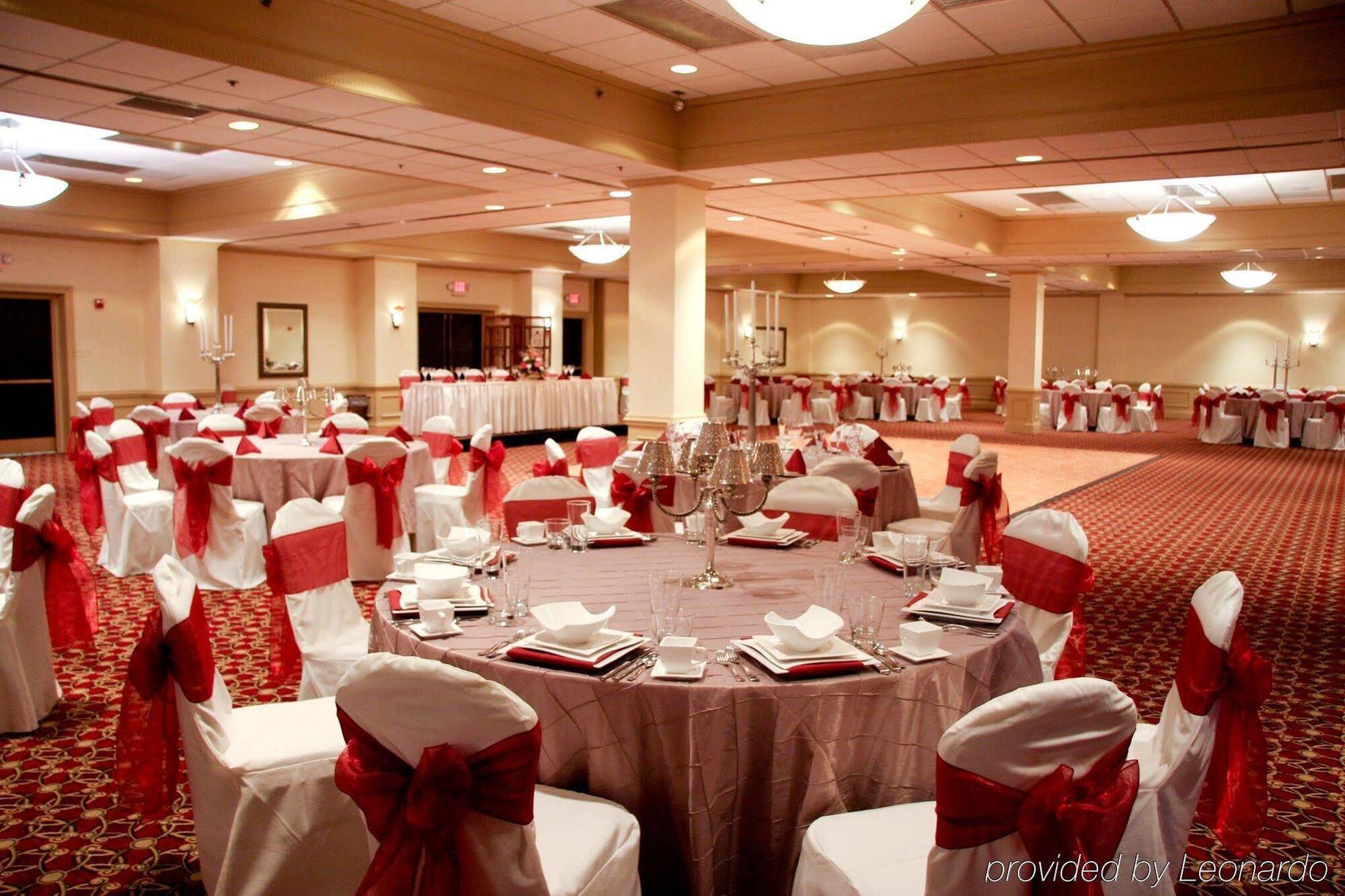 Crowne Plaza Cleveland Airport By Ihg Hotel Middleburg Heights Exterior photo