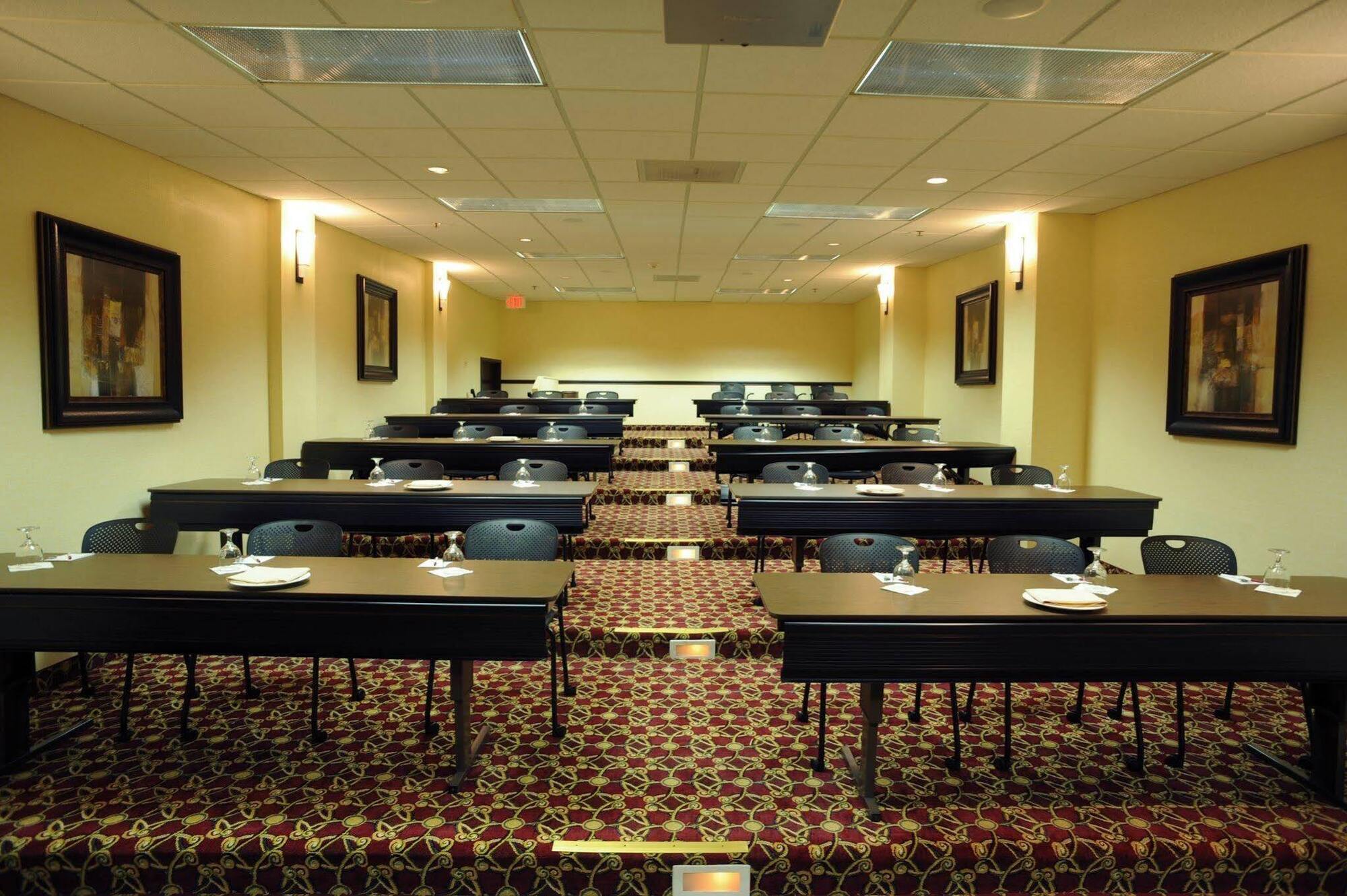 Crowne Plaza Cleveland Airport By Ihg Hotel Middleburg Heights Exterior photo