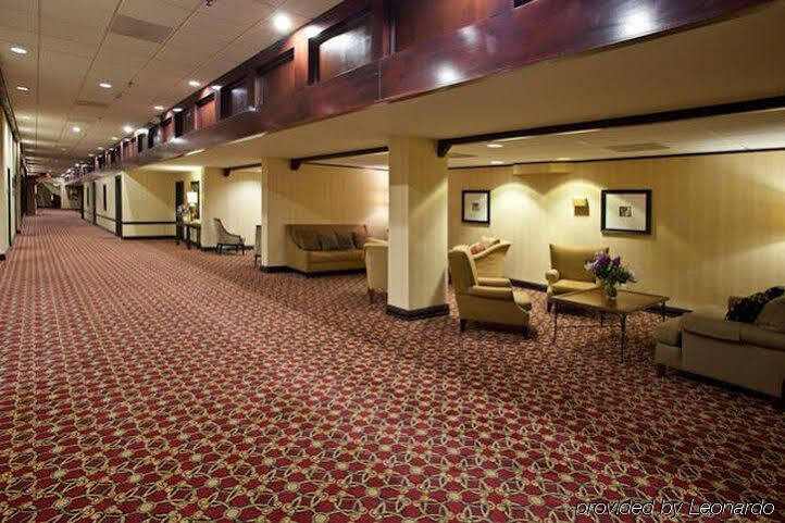 Crowne Plaza Cleveland Airport By Ihg Hotel Middleburg Heights Exterior photo